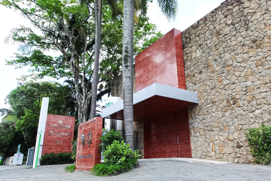 Entrada da clínica na Av. República do Líbano, 577